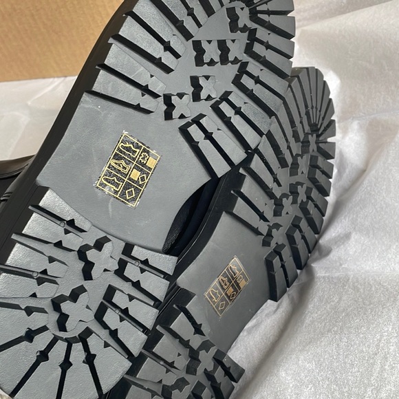 Steve Madden - Women’s Chelsea Boots - Picture 6 of 7